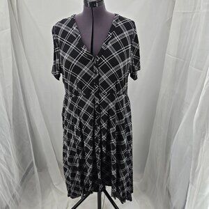 718-9 Torrid Plaid Button Front Challis Shirt sharkbite hem Dress Size 2 18/20
